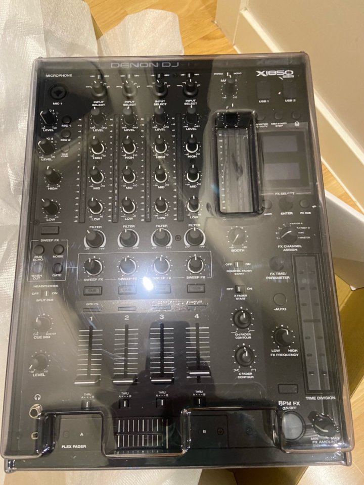 Mesa mezclas denon x1850 de segunda mano · Foto 3 de 6 · Madrid · 950 €