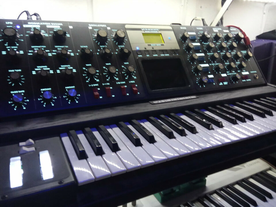 Vendo Moog Voyager Blue Edition como nuevo