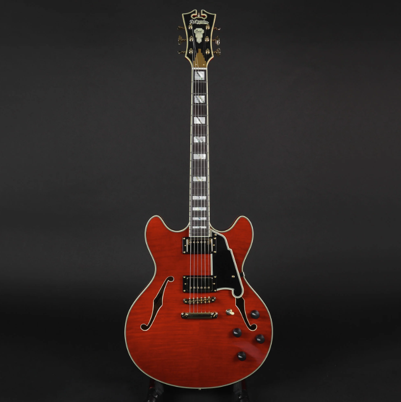 Guitarra Eléctrica D Angelico Excel DC Cherry de segunda mano · Foto 2 de 3 · Sevilla · 1100 €