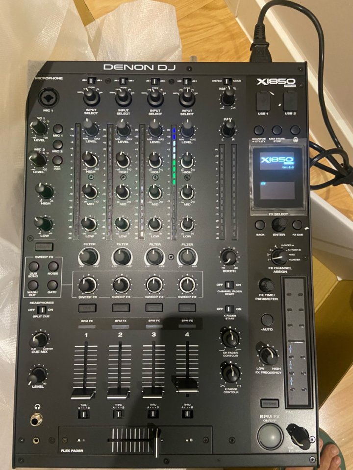 Mesa mezclas denon x1850 de segunda mano · Foto 4 de 6 · Madrid · 950 €