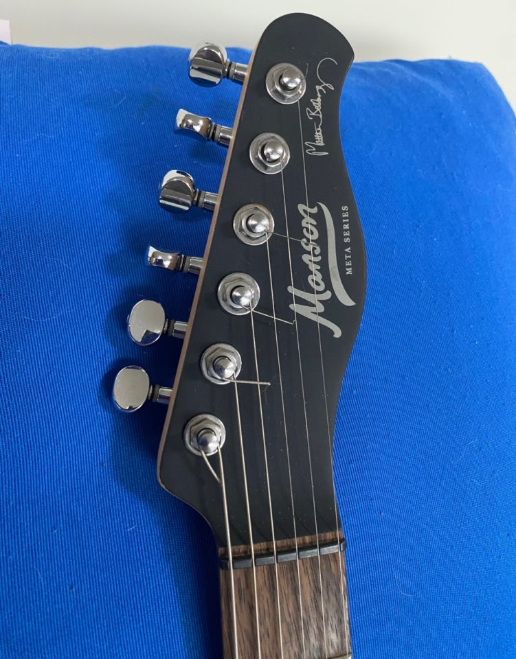 Cort Manson versión firmada Matt Bellamy