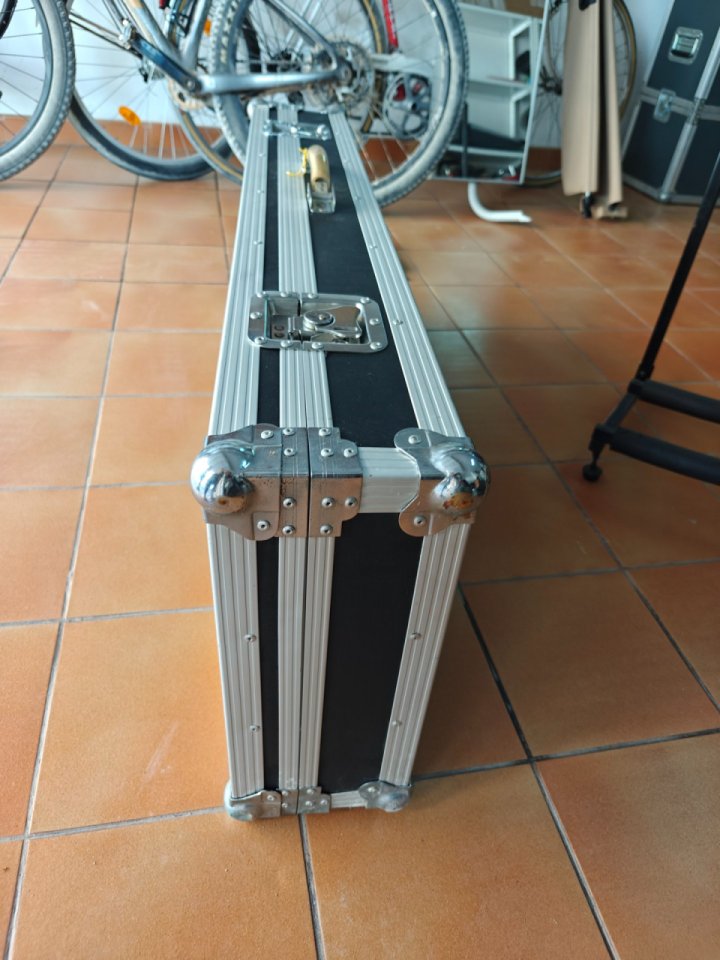 Flightcase guitarra Rockboard de segunda mano · Foto 1 de 10 · Lleida · 145 €