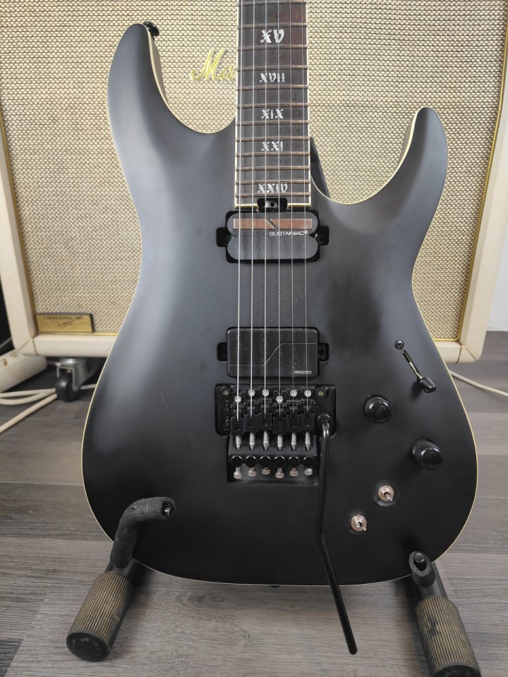 Schecter C-1 FR S Evil Twin SBK de segunda mano · Foto 2 de 6 · A Coruña · 1300 €