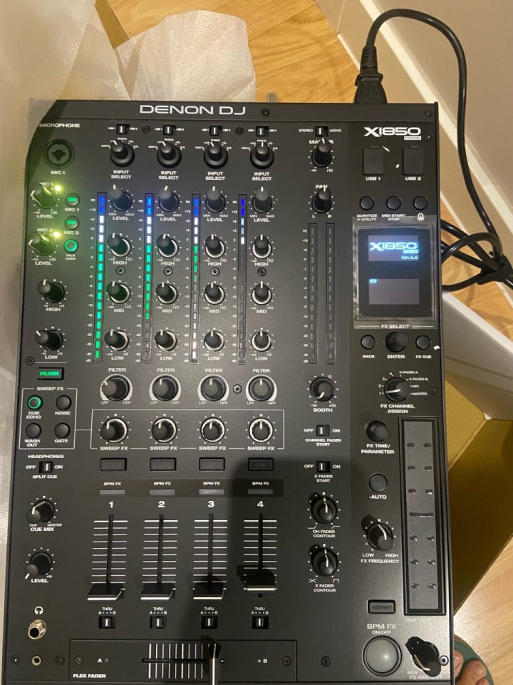 Mesa mezclas denon x1850 de segunda mano · Foto 5 de 6 · Madrid · 950 €