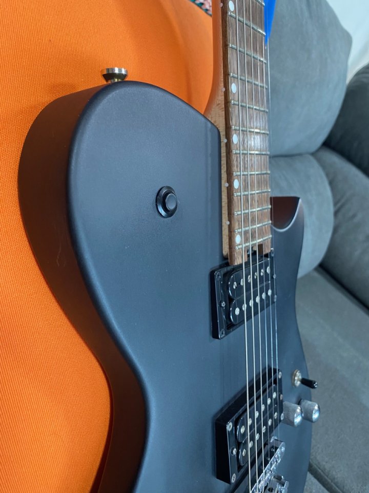 Cort Manson versión firmada Matt Bellamy