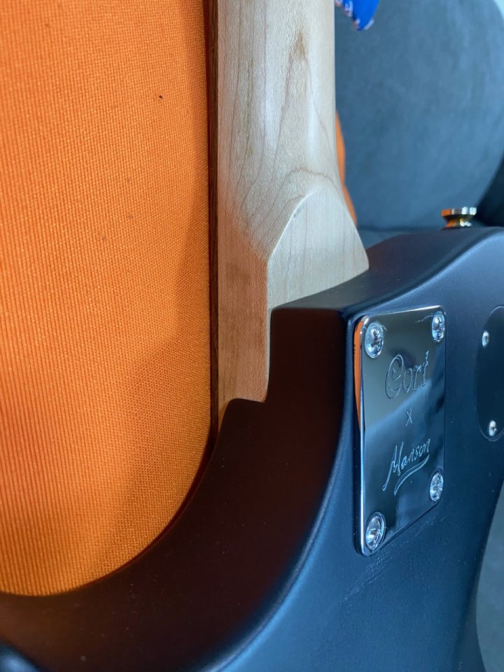 Cort Manson versión firmada Matt Bellamy