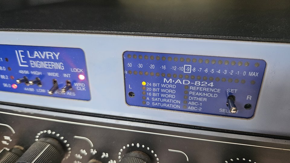 Convertidor AD/DA Lavry Blue 4496 de 2 canales AD, 2 canales DA + preamplificador de micrófono de 2 canales de segunda mano · Foto 6 de 8 · Córdoba · 1300 €