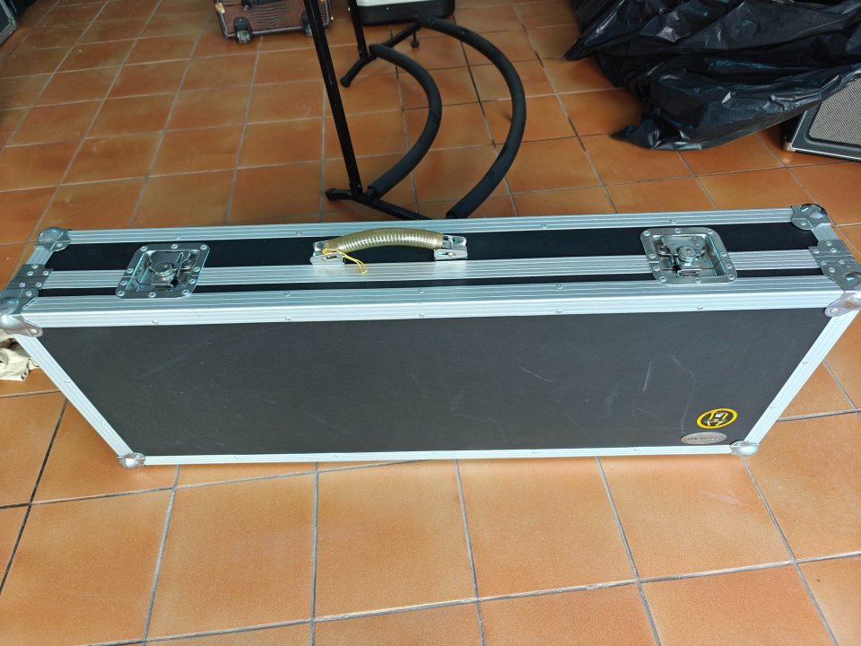 Flightcase guitarra Rockboard de segunda mano · Foto 3 de 10 · Lleida · 145 €