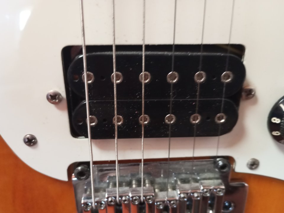 Guitarra Cort G 210 Modificada