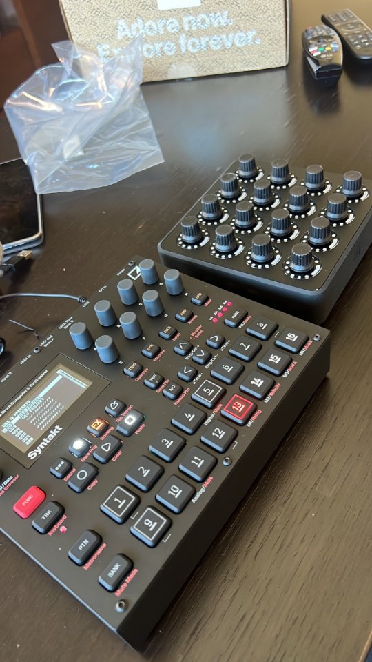 MIDI fighter twister de segunda mano · Foto 4 de 4 · Madrid · 190 €