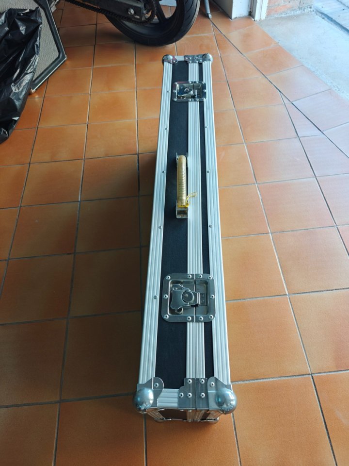 Flightcase guitarra Rockboard de segunda mano · Foto 5 de 10 · Lleida · 145 €