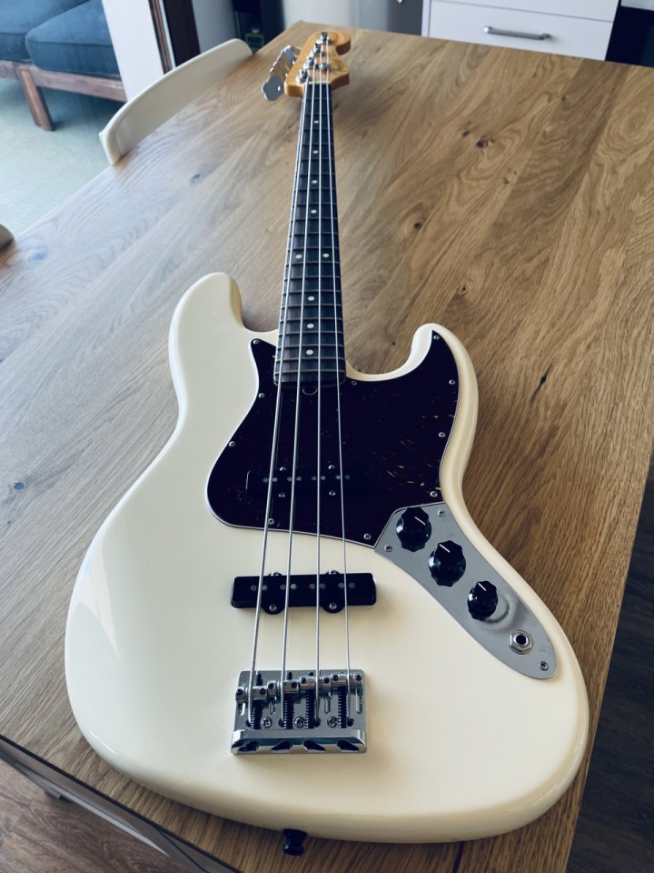 Fender Jazz Bass AMERICAN PROFESSIONAL II de segunda mano · Foto 1 de 10 · Barcelona · 1800 €