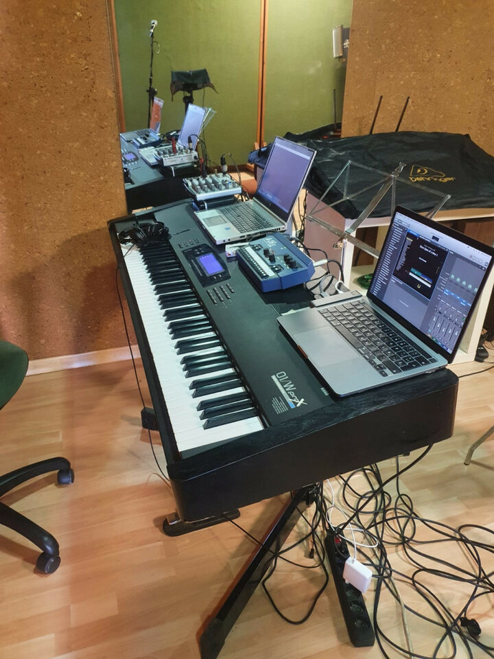 Korg 01 PROX con flight case Black Friday