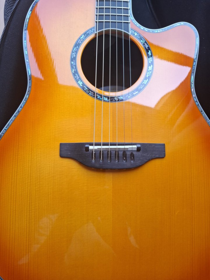 Ovation 2762BL-HB-G Pro Series Custom Balladeer Honey Burst de segunda mano · Foto 5 de 8 · Asturias · 995 €