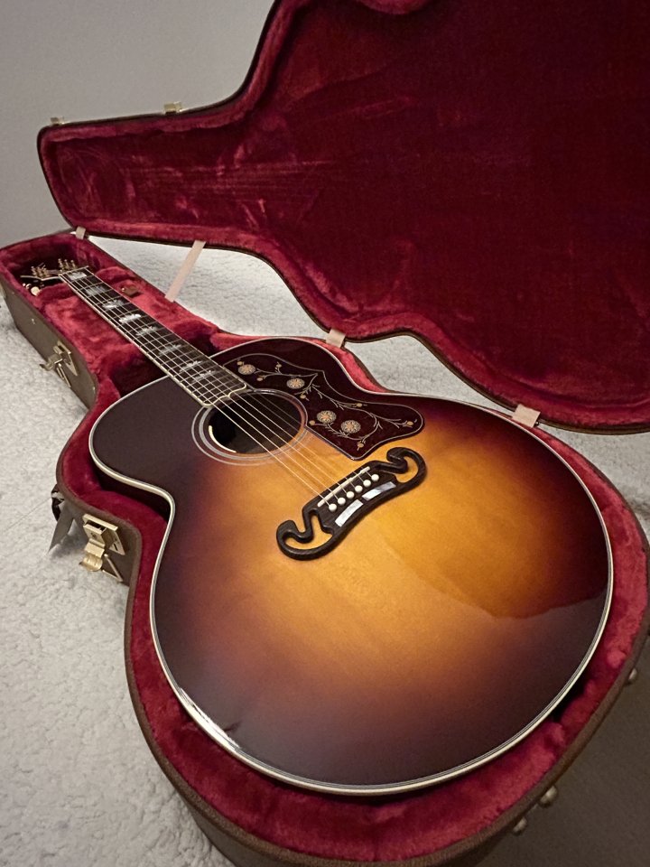 Gibson SJ-200 Autumn Burst de segunda mano · Foto 1 de 10 · Granada · 3700 €