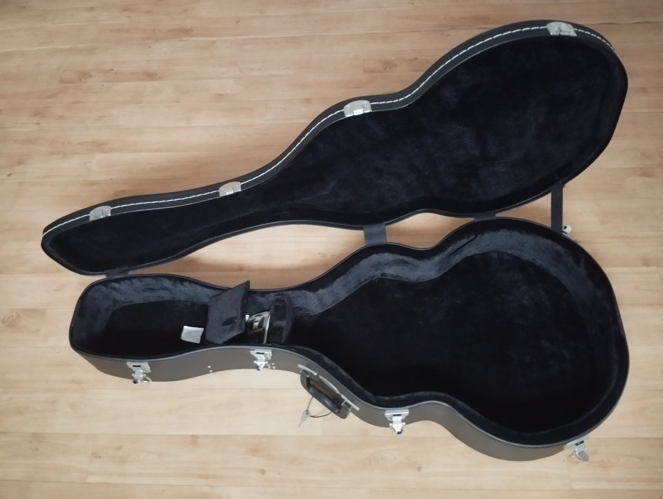 Estuche acústica Jumbo de segunda mano · Foto 2 de 4 · Barcelona · 75 €