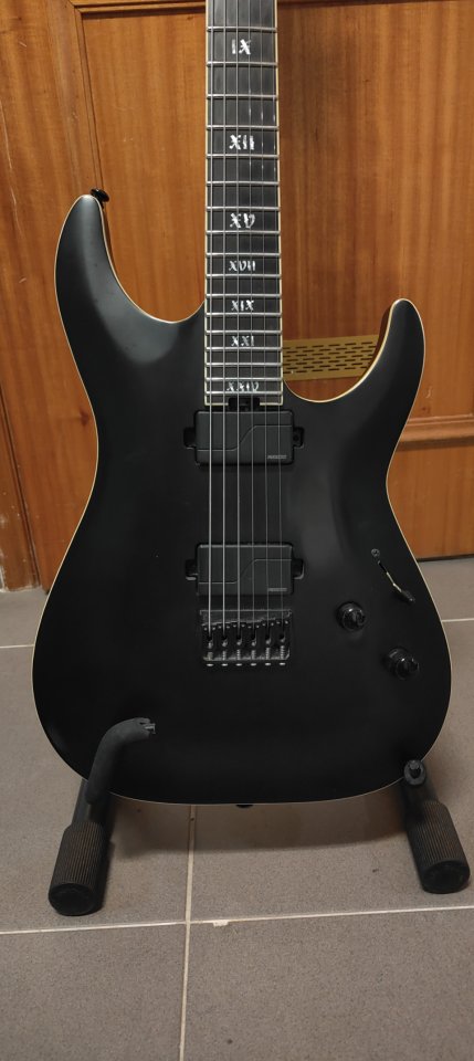 Guitarra Schecter C-1 SLS Elite Evil Twin de segunda mano · Foto 3 de 5 · A Coruña · 1150 €