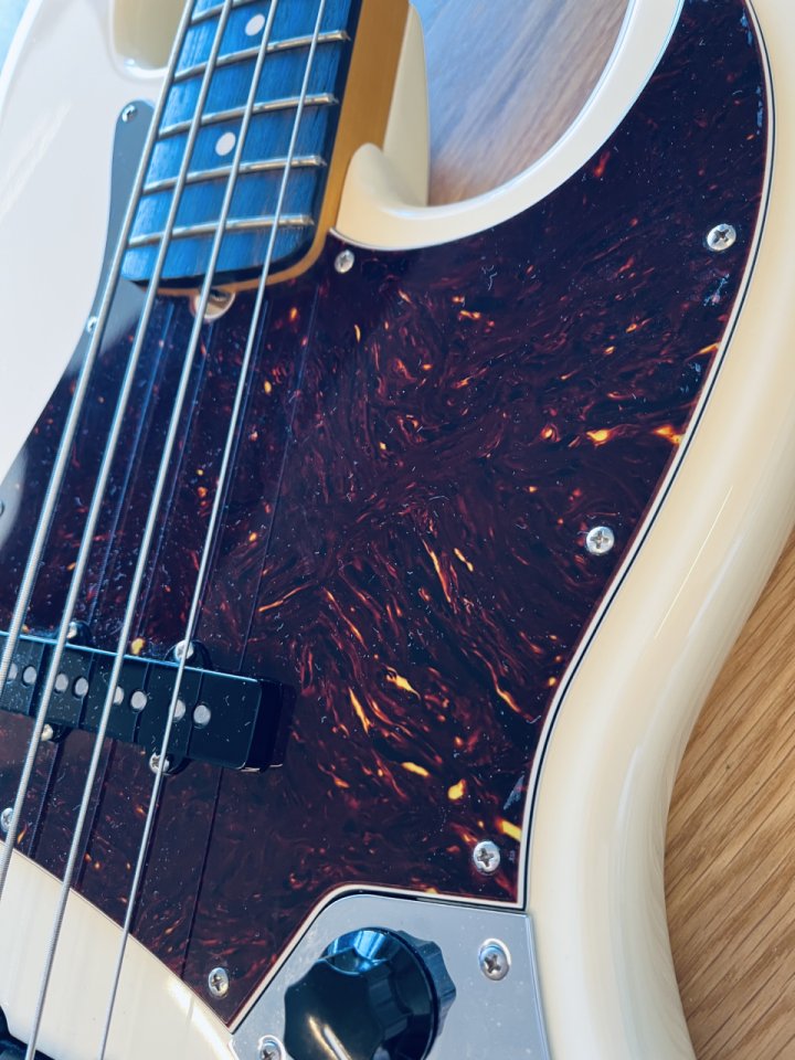 Fender Jazz Bass AMERICAN PROFESSIONAL II de segunda mano · Foto 3 de 10 · Barcelona · 1800 €