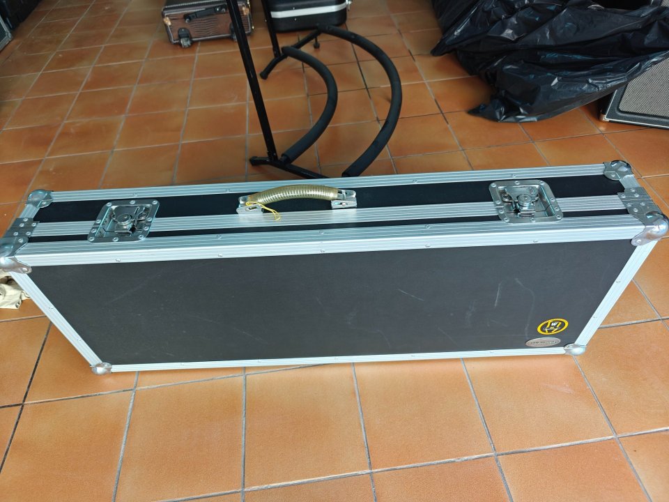 Flightcase guitarra Rockboard de segunda mano · Foto 8 de 10 · Lleida · 145 €