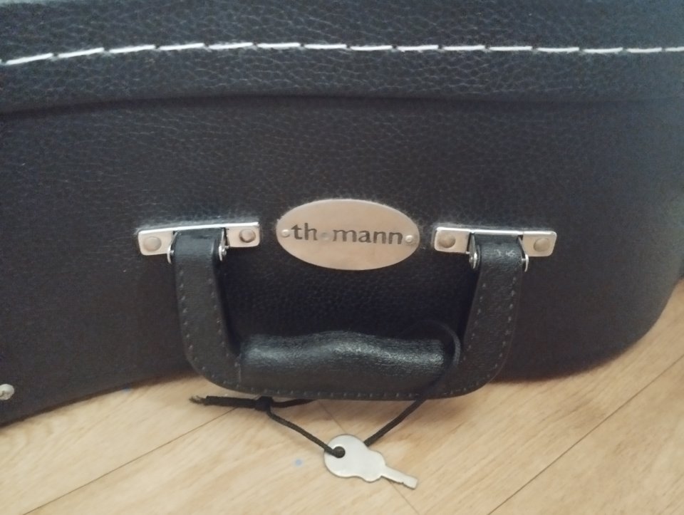 Estuche acústica Jumbo de segunda mano · Foto 3 de 4 · Barcelona · 75 €