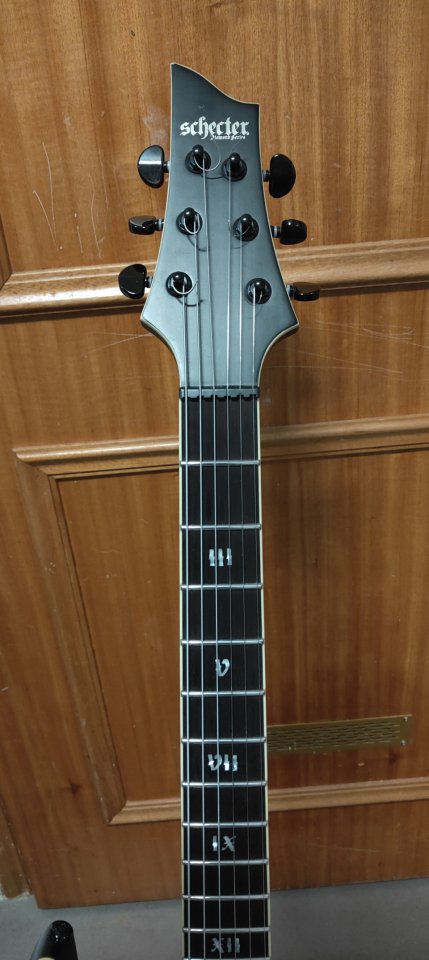 Guitarra Schecter C-1 SLS Elite Evil Twin de segunda mano · Foto 4 de 5 · A Coruña · 1150 €