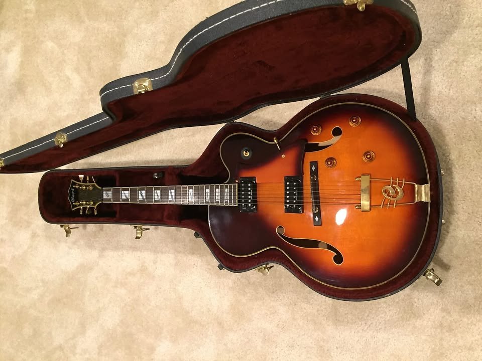 Guitarra Signature Cort, Larry Coryell, LC1