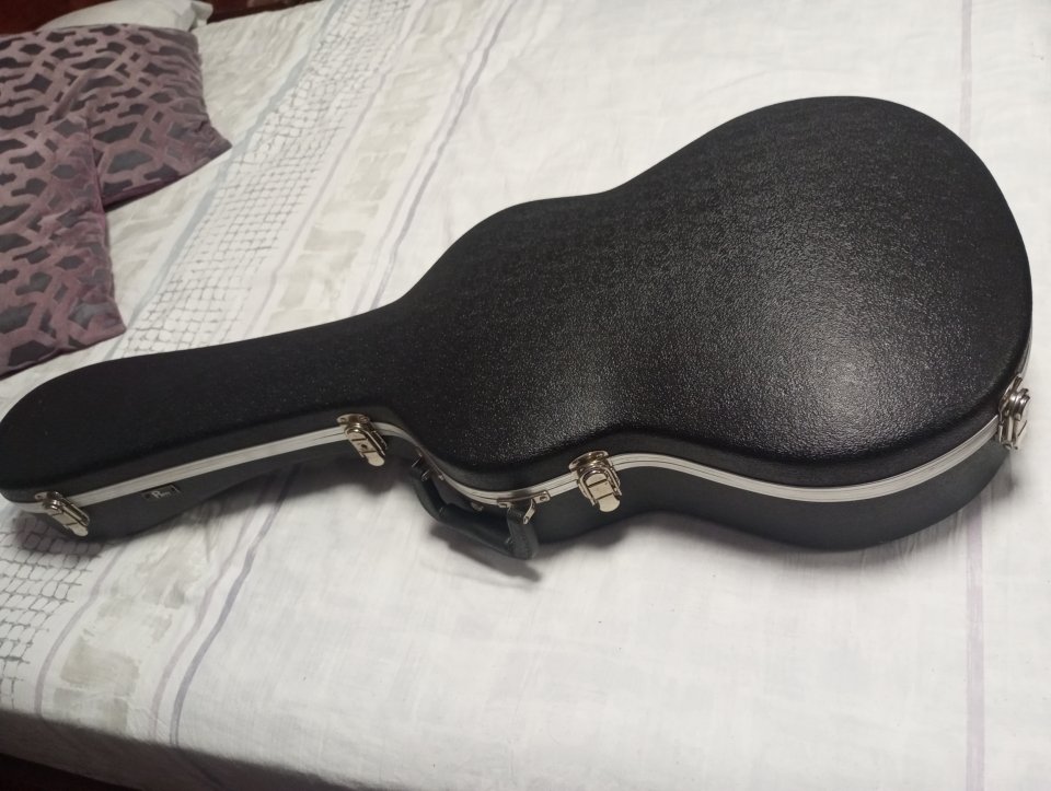 Estuche Rainbow Les paul de segunda mano · Foto 3 de 4 · Bizkaia · 70 €
