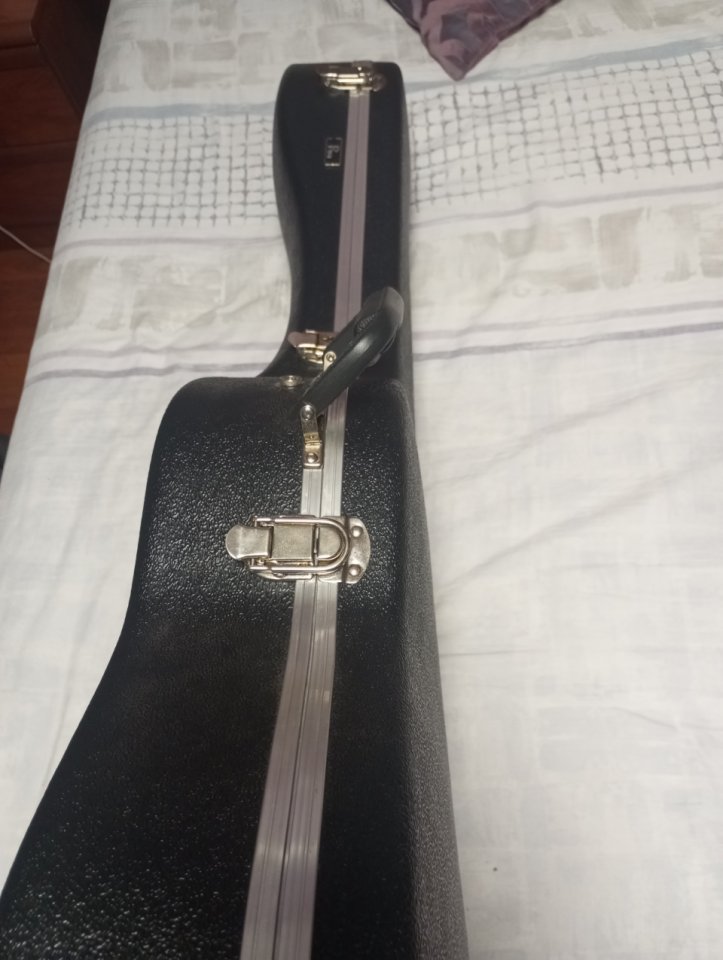 Estuche Rainbow Les paul de segunda mano · Foto 4 de 4 · Bizkaia · 70 €