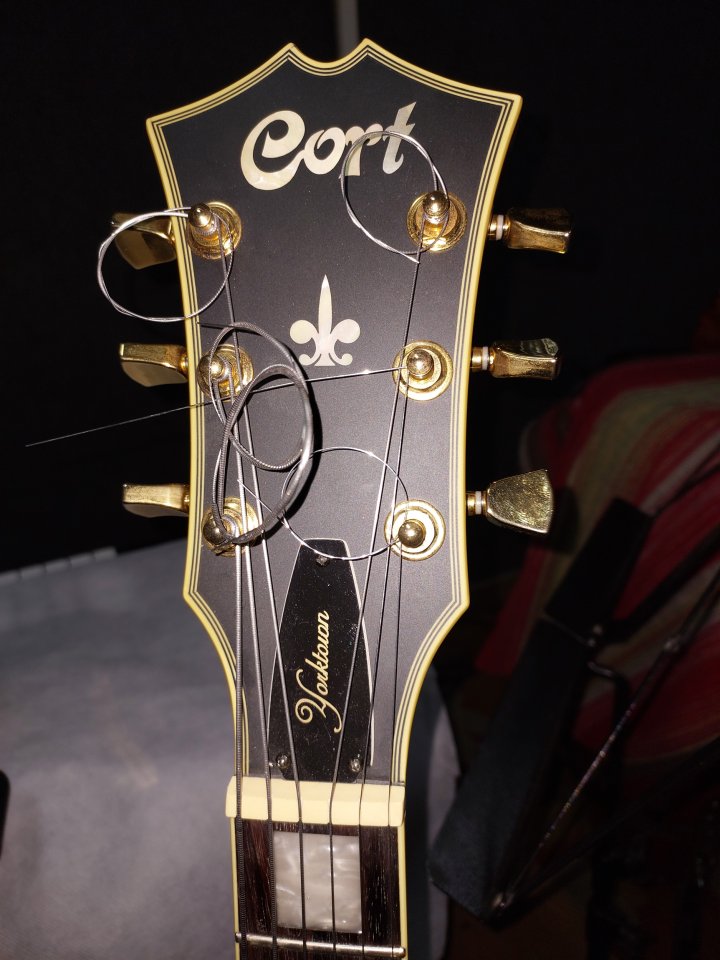 Guitarra Cort Yorktown