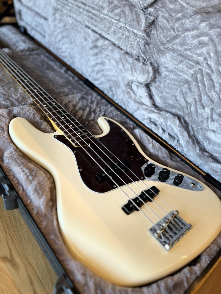 Fender Jazz Bass AMERICAN PROFESSIONAL II de segunda mano · Foto 7 de 10 · Barcelona · 1800 €