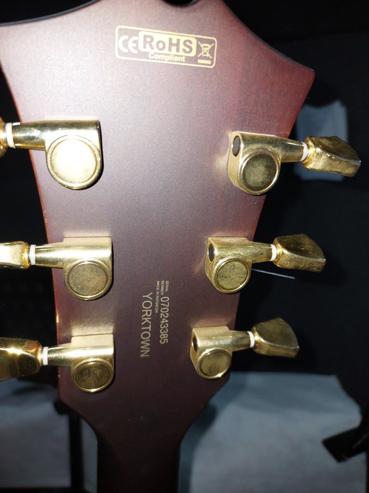 Guitarra Cort Yorktown