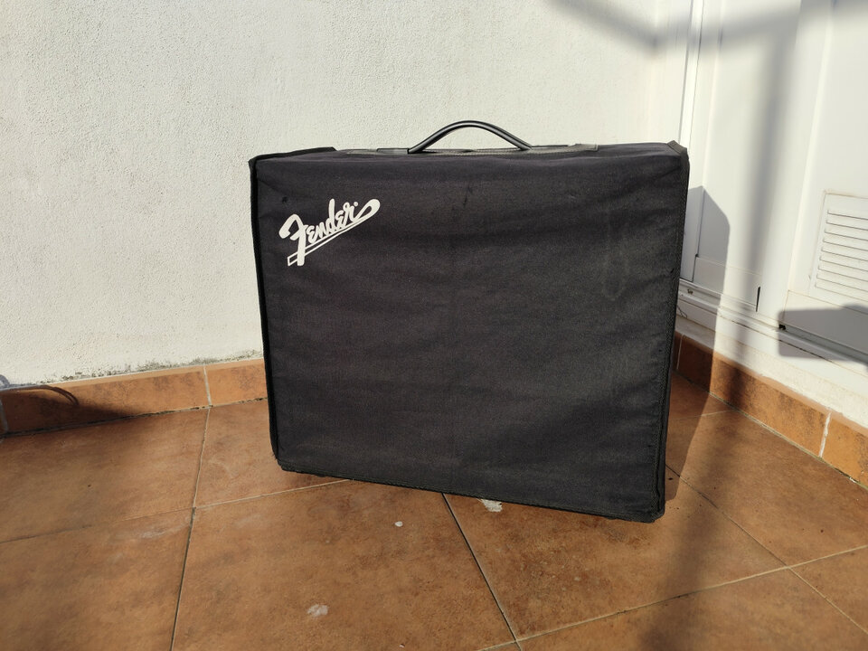 Amplificador Fender Mustang III con fallo de funcionamiento