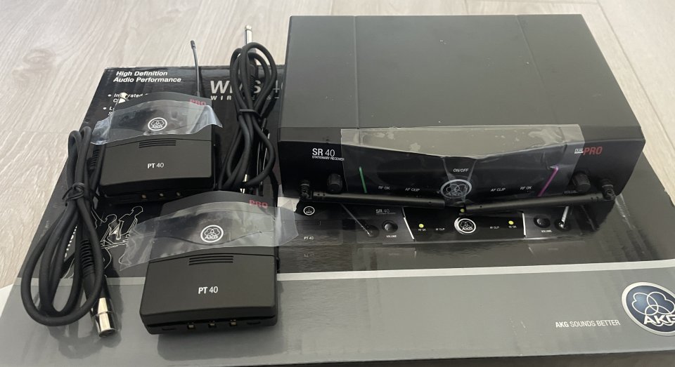 Inalámbrico AKG WMS 40 Pro Dual de segunda mano · Foto 1 de 6 · Girona · 150 €