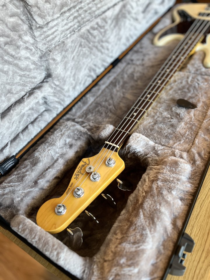 Fender Jazz Bass AMERICAN PROFESSIONAL II de segunda mano · Foto 9 de 10 · Barcelona · 1800 €