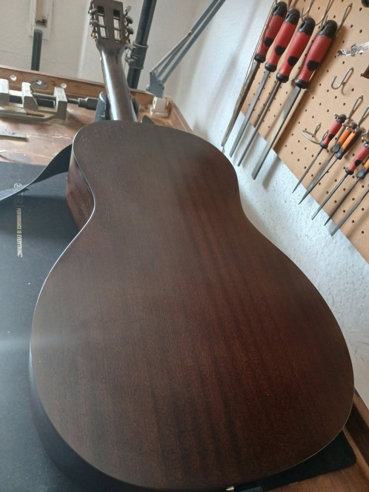 Guitarra electro acustica Baton Rouge parlor con golpeador vintage americano años 60 de segunda mano · Foto 6 de 7 · Sevilla · 170 €