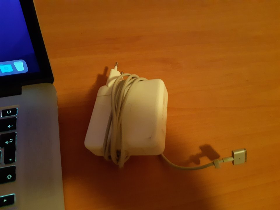 Macbook pro 15 pulgadas 2015 de segunda mano · Foto 8 de 9 · Barcelona · 450 €