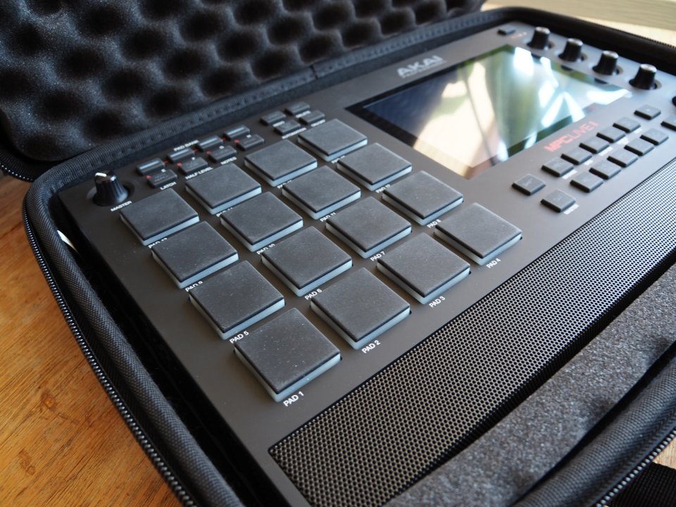 Akai MPC live II de segunda mano · Foto 3 de 7 · Granada · 920 €