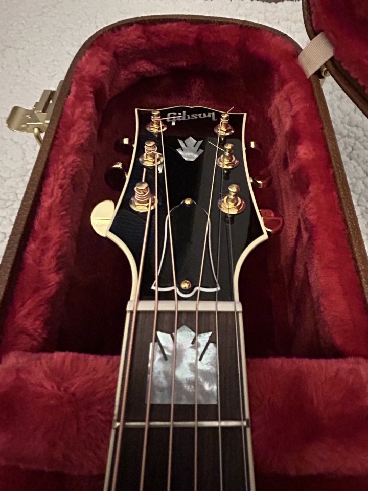 Gibson SJ-200 Autumn Burst de segunda mano · Foto 8 de 10 · Granada · 3700 €