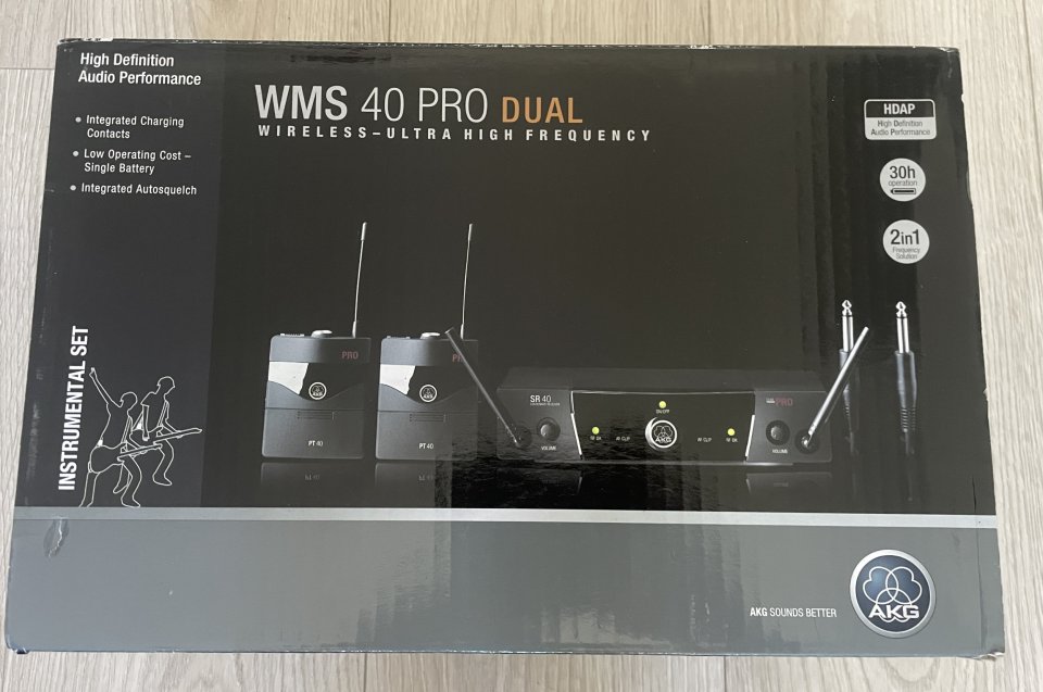 Inalámbrico AKG WMS 40 Pro Dual de segunda mano · Foto 2 de 6 · Girona · 150 €