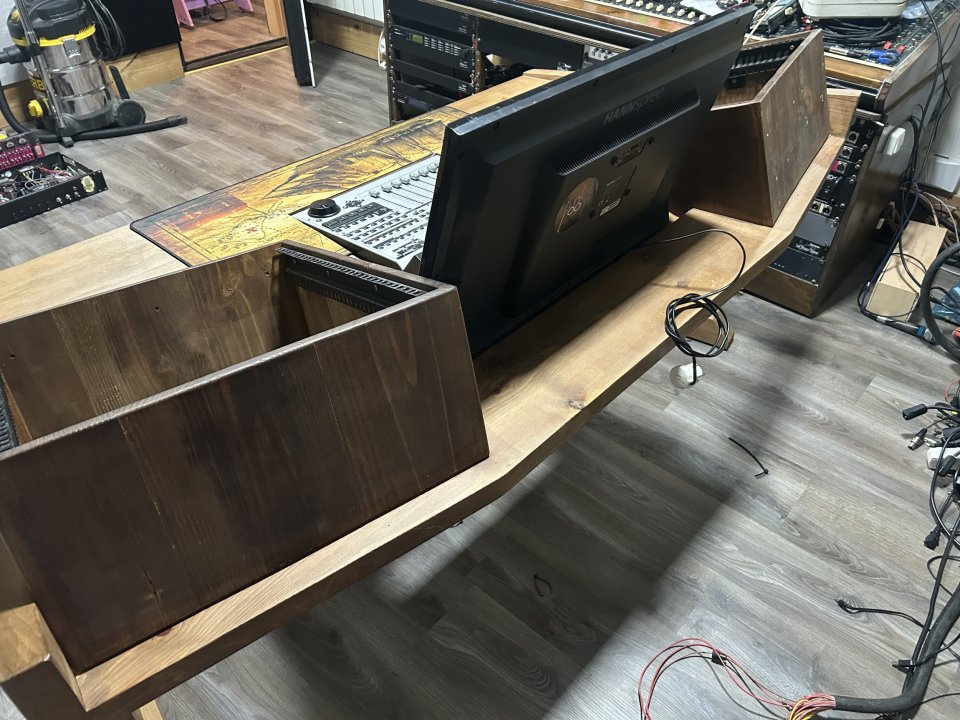 Mesa y controlador de estudio