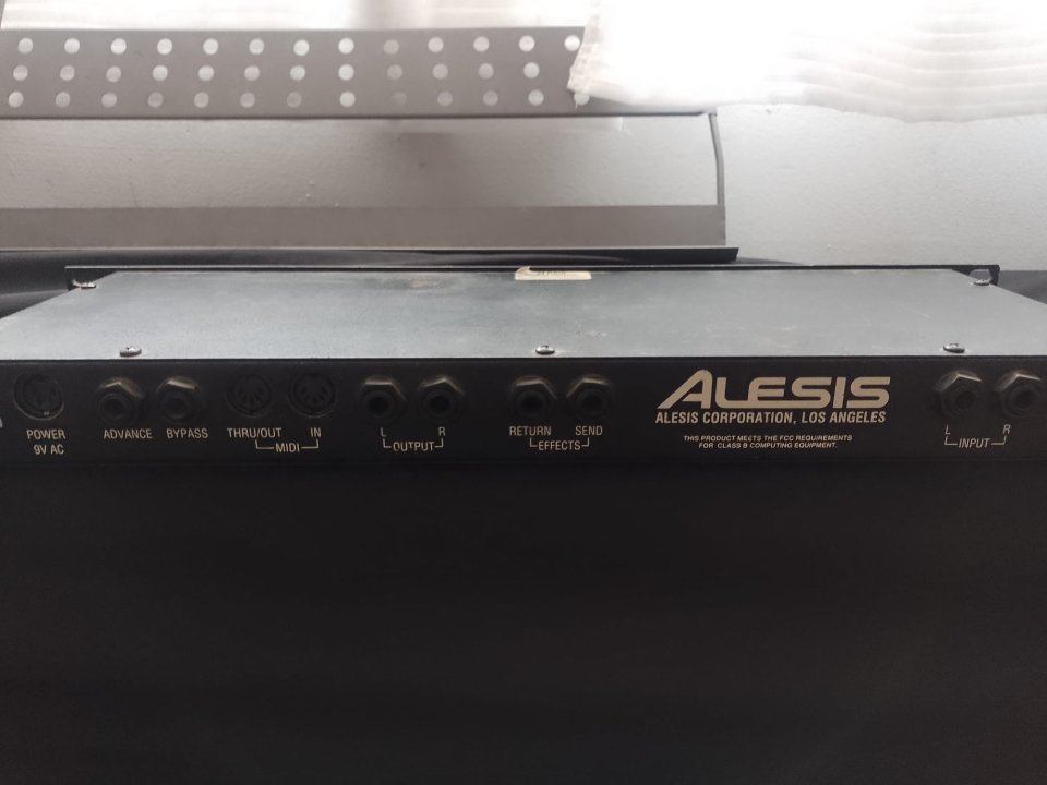 ALESIS QUADRA VERB GT de segunda mano · Foto 3 de 4 · Murcia · 150 €