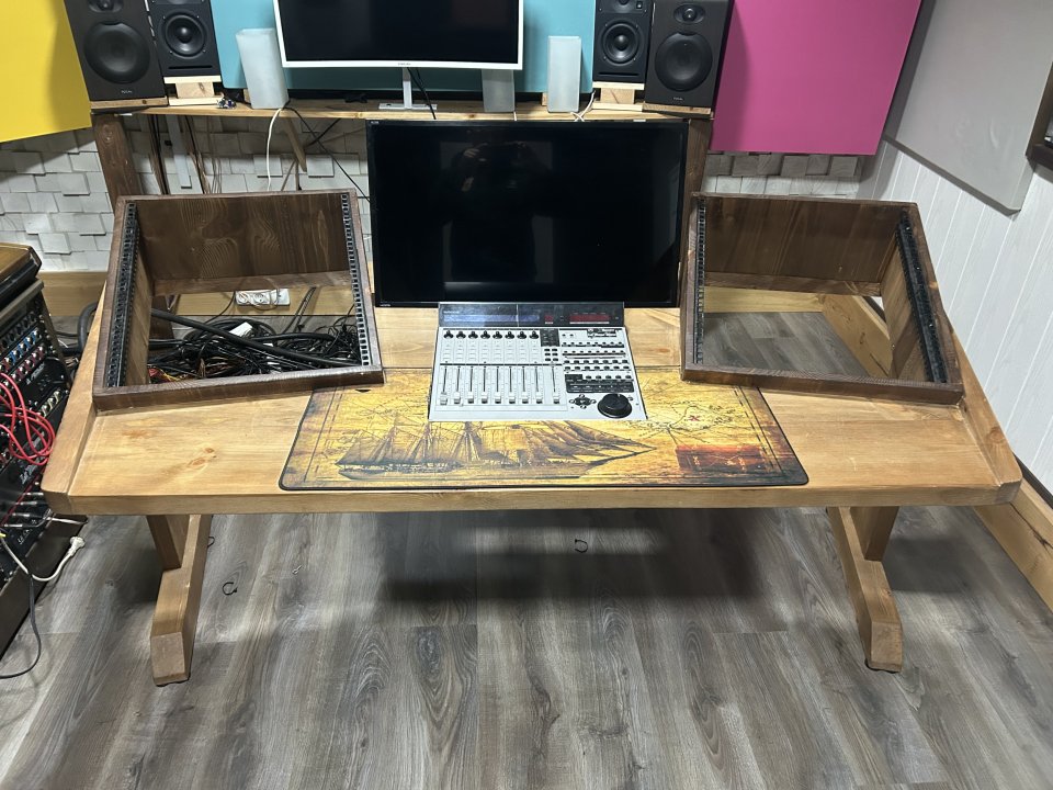 Mesa y controlador de estudio