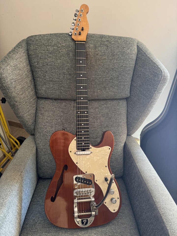 Vendo Fender Telecaster