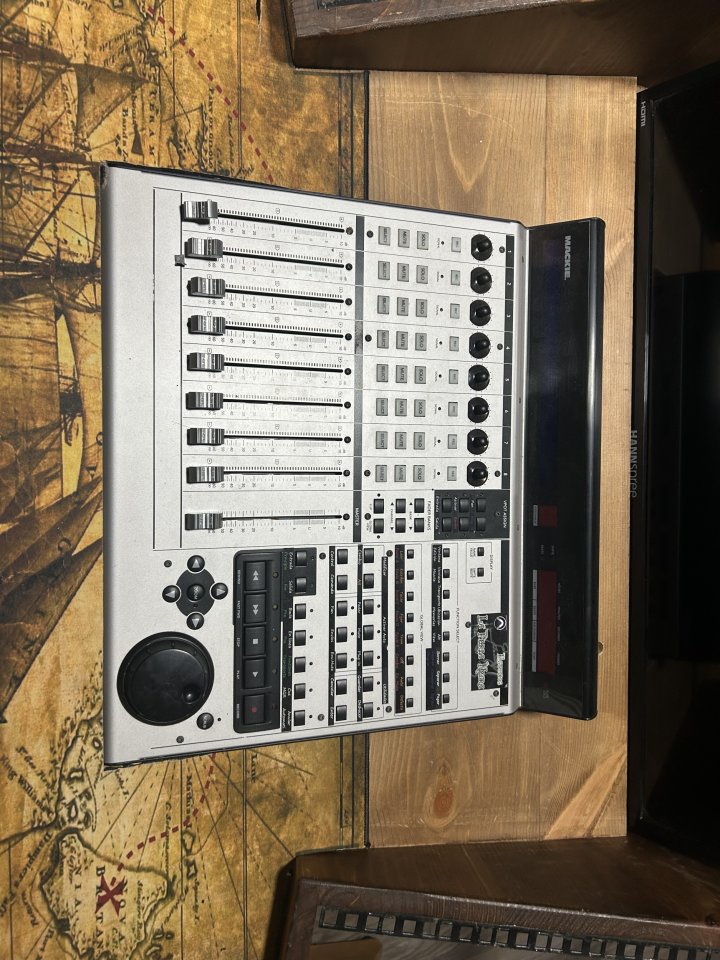 Mesa y controlador de estudio