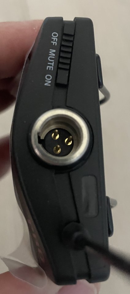 Inalámbrico AKG WMS 40 Pro Dual de segunda mano · Foto 6 de 6 · Girona · 150 €