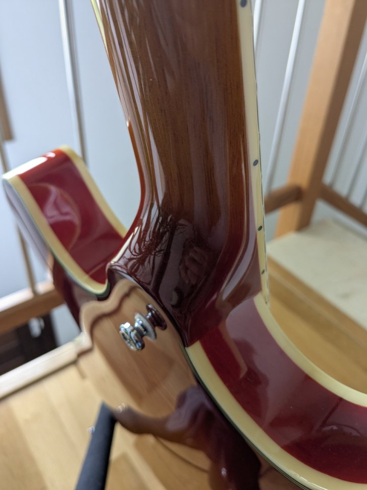 Sire Larry Carlton H7