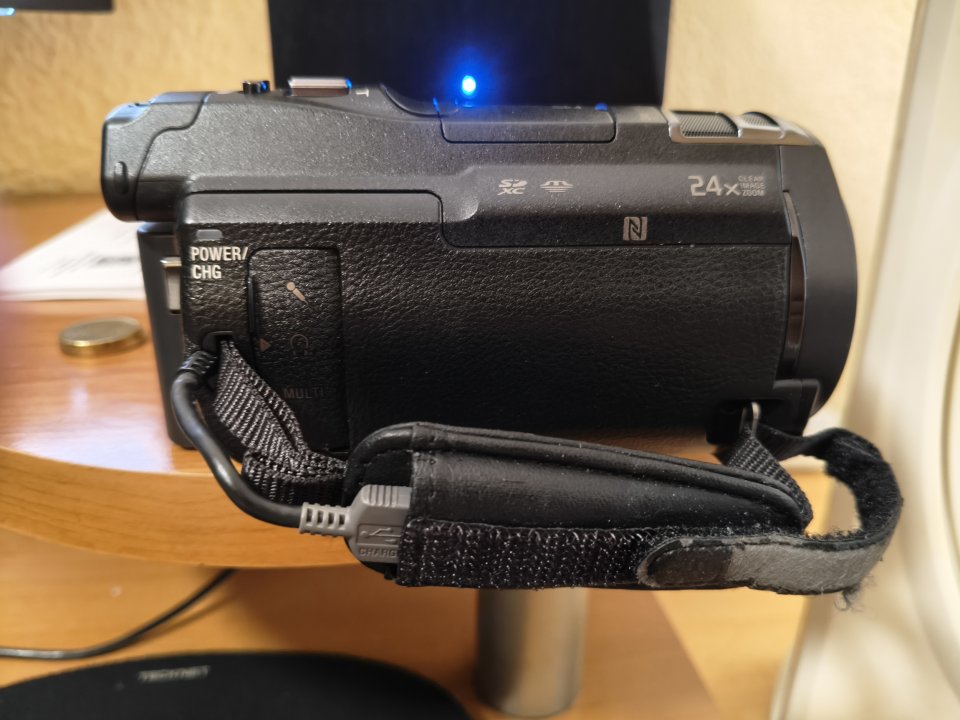 Sony HDR-PJ810E + Rode VideoMic Pro + Accesorios de segunda mano · Foto 2 de 5 · Madrid · 500 €