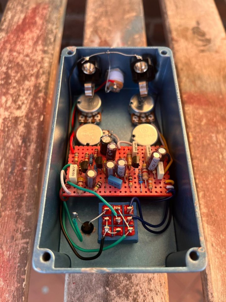 (Reservado) Power Booster (Colorsound Power Boost con volumen master)