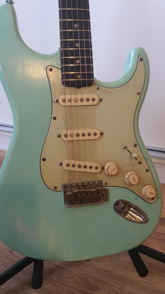 Stratocaster con cuerpo hecho en USA año 89