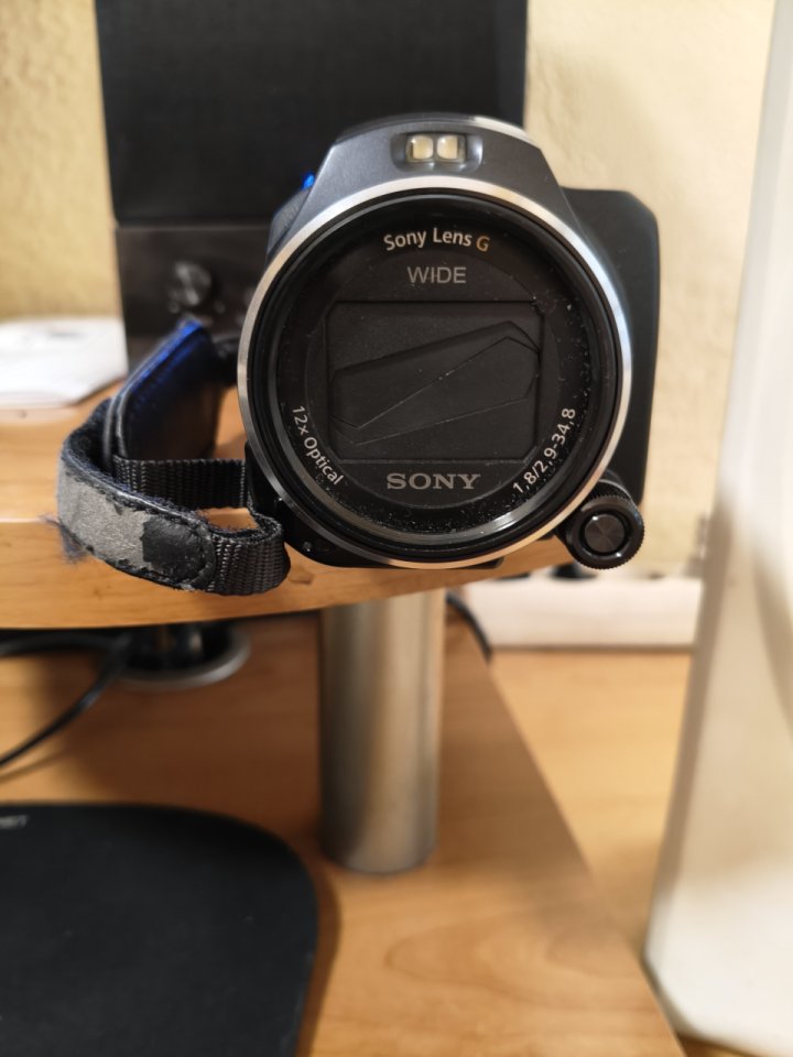 Sony HDR-PJ810E + Rode VideoMic Pro + Accesorios de segunda mano · Foto 4 de 5 · Madrid · 500 €